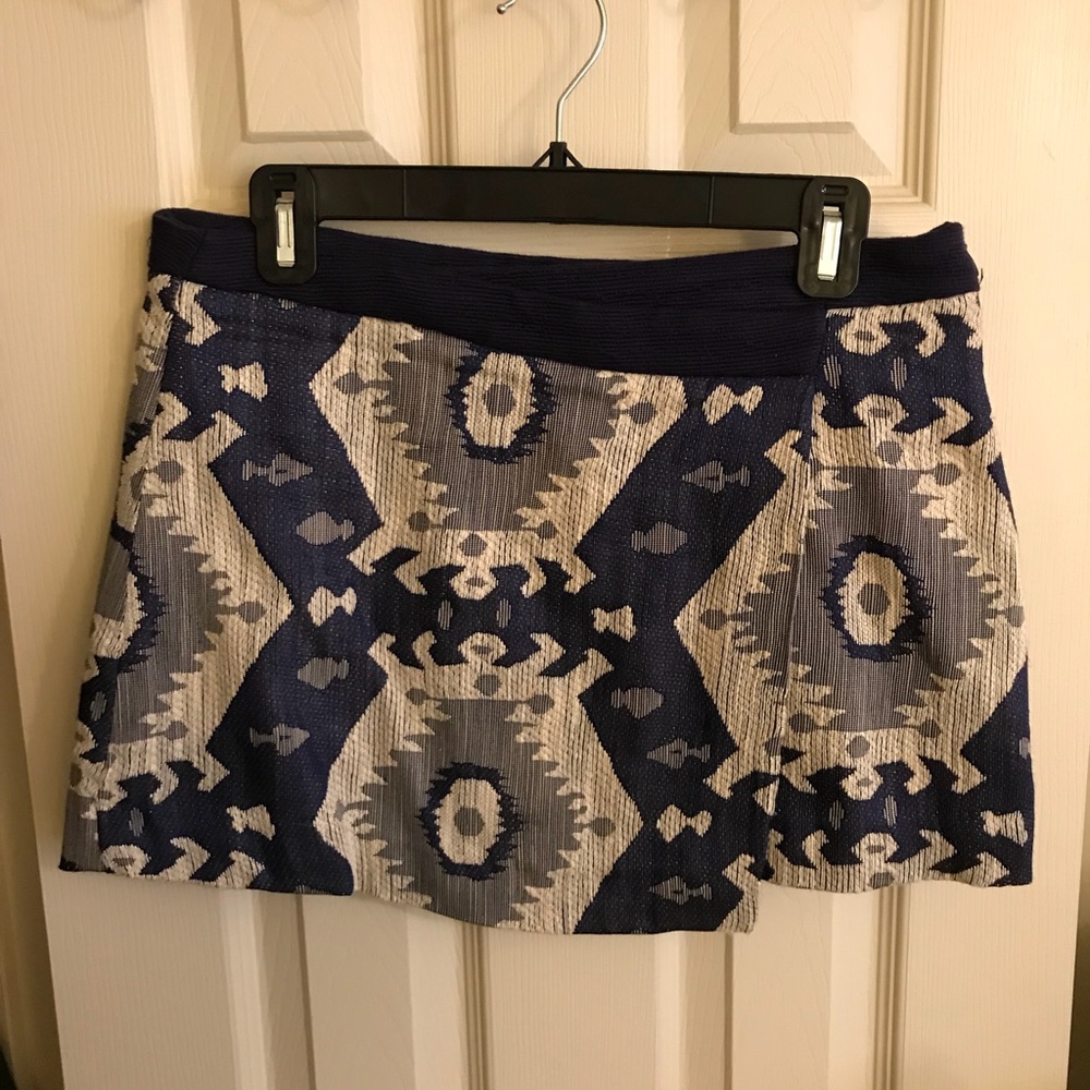 Zara Navy and white Ikat mini skirt sz M